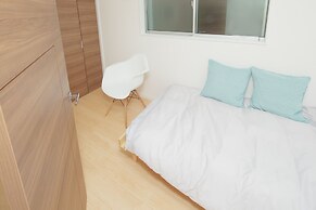 Nishi-Sugamo Guest House. 2min to Nishi-Sugamo Sta. 13min to Ikebukuro
