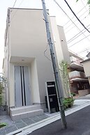 Nishi-Sugamo Guest House. 2min to Nishi-Sugamo Sta. 13min to Ikebukuro