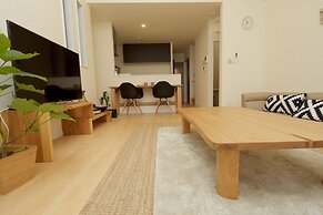 Nishi-Sugamo Guest House. 2min to Nishi-Sugamo Sta. 13min to Ikebukuro