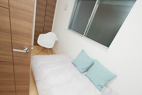 Nishi-Sugamo Guest House. 2min to Nishi-Sugamo Sta. 13min to Ikebukuro