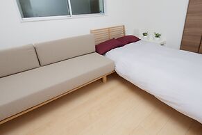 Nishi-Sugamo Guest House. 2min to Nishi-Sugamo Sta. 13min to Ikebukuro
