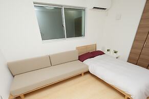 Nishi-Sugamo Guest House. 2min to Nishi-Sugamo Sta. 13min to Ikebukuro