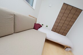 Nishi-Sugamo Guest House. 2min to Nishi-Sugamo Sta. 13min to Ikebukuro