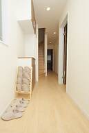 Nishi-Sugamo Guest House. 2min to Nishi-Sugamo Sta. 13min to Ikebukuro
