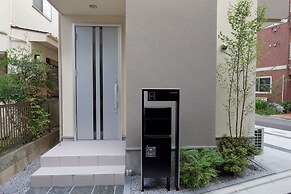 Nishi-Sugamo Guest House. 2min to Nishi-Sugamo Sta. 13min to Ikebukuro