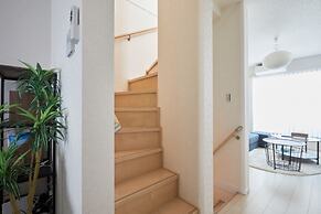 Kasai Guest House, 4min to Kasai Sta, Direct buses to Airport & Disney