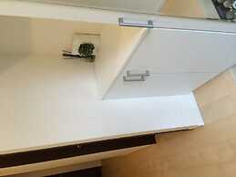 Kasai Guest House, 4min to Kasai Sta, Direct buses to Airport & Disney