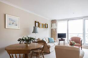 Cosy 1-bed Battersea Riverside Apartment