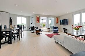 Fabulous 2-bed Penthouse, Wimbledon