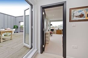 Fabulous 2-bed Penthouse, Wimbledon