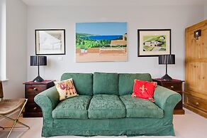 Fabulous 2-bed Penthouse, Wimbledon