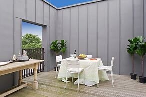 Fabulous 2-bed Penthouse, Wimbledon