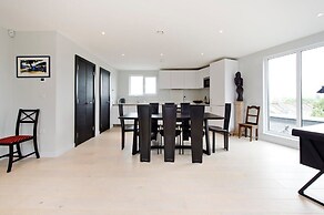 Fabulous 2-bed Penthouse, Wimbledon