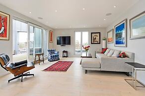 Fabulous 2-bed Penthouse, Wimbledon