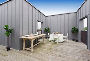 Fabulous 2-bed Penthouse, Wimbledon