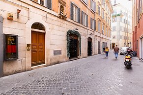 Historical Apartment near Spanish Steps