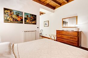 Historical Apartment near Spanish Steps