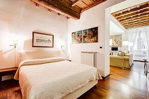 Historical Apartment near Spanish Steps