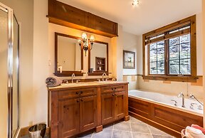 Equinoxe by Tremblant Platinum