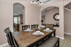 Spacious Pool Area With Lake View - 5bd/4.5ba Pool Home #5av139