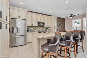 Spacious Pool Area With Lake View - 5bd/4.5ba Pool Home #5av139