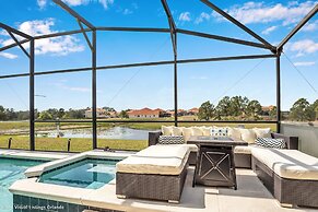 Spacious Pool Area With Lake View - 5bd/4.5ba Pool Home #5av139