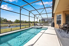Spacious Pool Area With Lake View - 5bd/4.5ba Pool Home #5av139