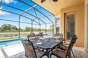 Spacious Pool Area With Lake View - 5bd/4.5ba Pool Home #5av139