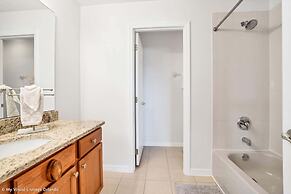 Spacious Pool Area With Lake View - 5bd/4.5ba Pool Home #5av139