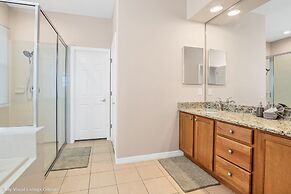 Spacious Pool Area With Lake View - 5bd/4.5ba Pool Home #5av139