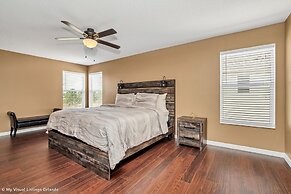 Spacious Pool Area With Lake View - 5bd/4.5ba Pool Home #5av139