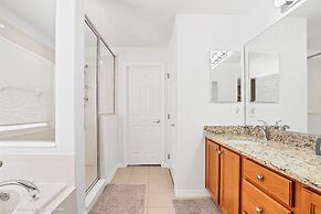 Spacious Pool Area With Lake View - 5bd/4.5ba Pool Home #5av139