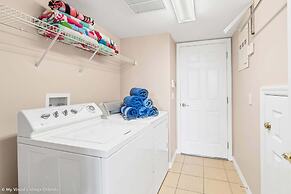 Spacious Pool Area With Lake View - 5bd/4.5ba Pool Home #5av139