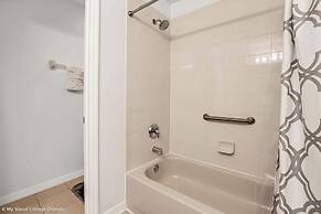 Spacious Pool Area With Lake View - 5bd/4.5ba Pool Home #5av139