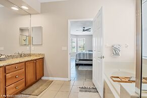 Spacious Pool Area With Lake View - 5bd/4.5ba Pool Home #5av139