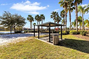 Spacious Pool Area With Lake View - 5bd/4.5ba Pool Home #5av139