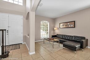 Spacious Pool Area With Lake View - 5bd/4.5ba Pool Home #5av139