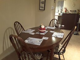 2 Bed Apartment 2 Mins Walk Away From the Beach!