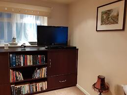 2 Bed Apartment 2 Mins Walk Away From the Beach!