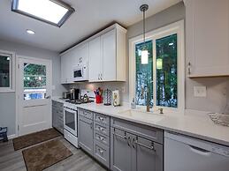 49SL - Hot Tub - WiFi - Fireplace - Sleeps 10