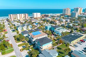 Luxury Living - Modern Beach Townhouse
