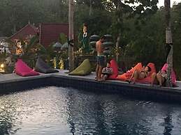 Kubu Reot Taman Asri