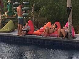 Kubu Reot Taman Asri