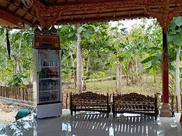 Kubu Reot Taman Asri