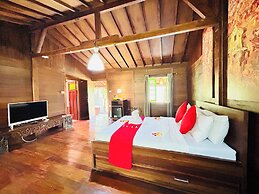 Avery Coconut Island Waterpark Resort