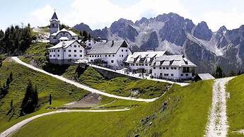 Hotel Trilago