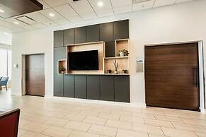 Holiday Inn Express & Suites Edmonton N - St. Albert by IHG