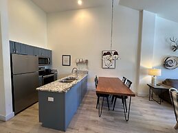 Full Renovated 1br -walk To Gondola & Kids Ski Free 1 Bedroom Condo by