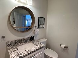 Full Renovated 1br -walk To Gondola & Kids Ski Free 1 Bedroom Condo by