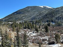 Full Renovated 1br -walk To Gondola & Kids Ski Free 1 Bedroom Condo by